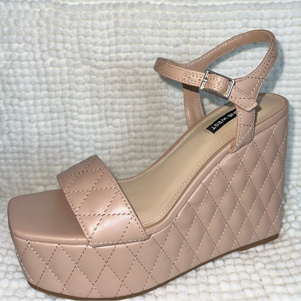 NWT. Nine West Nila Women's Quilted Platform Wedge Sandals Shoes Size 8M